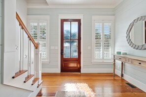 Interior - The Folly Peach - Experience Southern Charm in a Spacious Home Steps from the Ocean (Folly Beach)