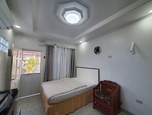 1 bedroom, WiFi - AVE Homes (A4) Deluxe Studio, PRKG, Netflix, Wi-Fi (Rehiyong Ilocos)