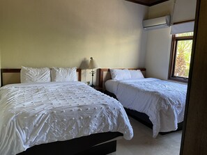 4 bedrooms, WiFi, bed sheets - Cozy & elegantly minimal home located in Aruba's best and safest neighborhoods. (Noord)