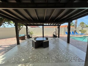 Outdoor dining - Cozy & elegantly minimal home located in Aruba's best and safest neighborhoods. (Noord)