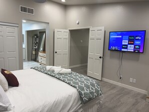 4 Schlafzimmer, Schreibtisch, Bügeleisen/Bügelbrett, kostenloses WLAN