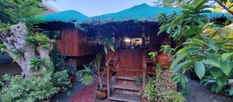 AVE Homes- KuBo-2 BDRMS, AC, Wi-Fi, Netflix, PRKG