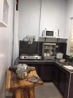 Private kitchen - 2 BDRM, Furnished, A/C, Wi-Fi, PRKG, Netflix, PRKG, in Tayug Town Proper  (Rehiyong Ilocos)