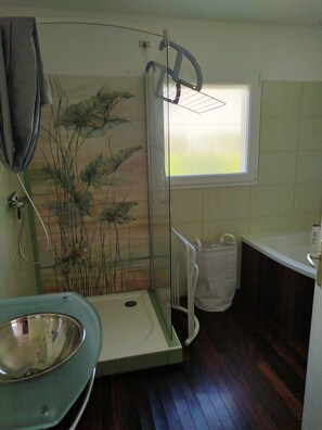 Hair dryer, towels - Maison Plein Pied a Loué a Camaret sur mer (Camaret-sur-Mer)