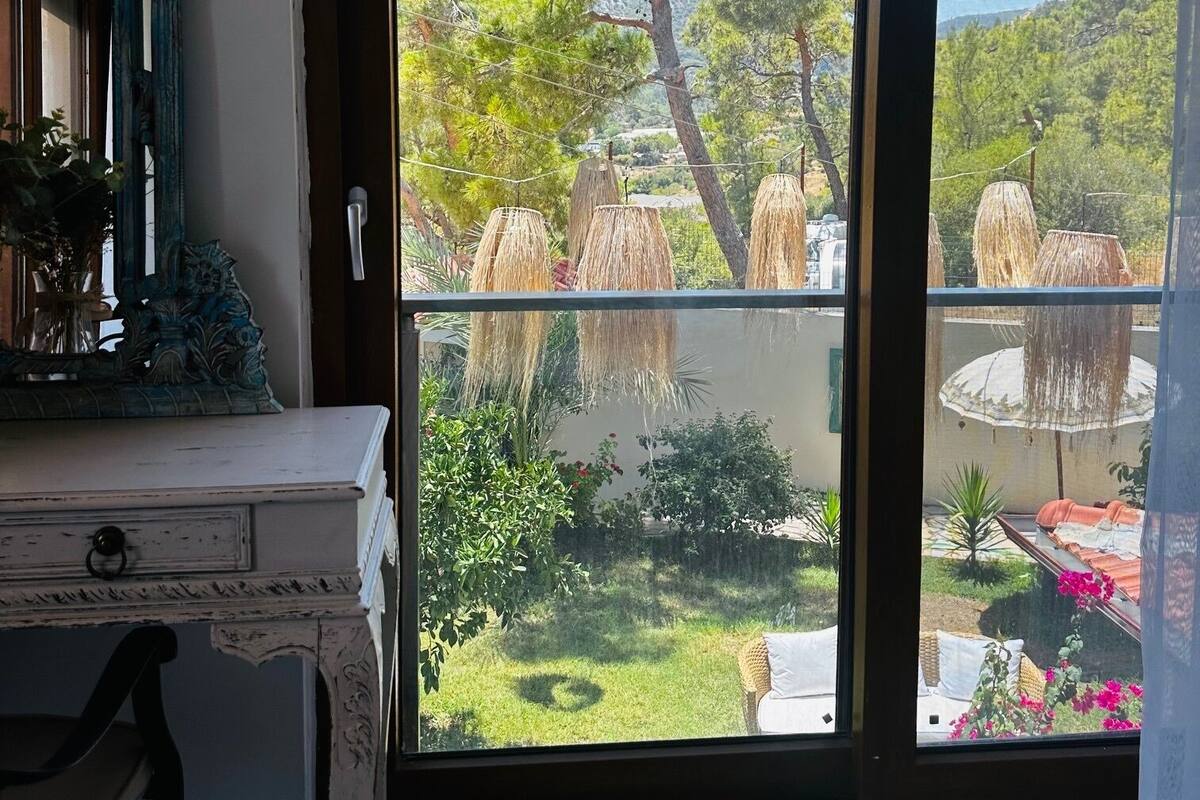Standard Room, 1 Queen Bed, Garden View | Garden view