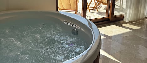 高級客房, 1 間臥室, 泳池景觀 | 陽台景觀