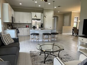 Living area -  Lakefront Home in Rosedale Country Club.  Pet friendly!!! (Bradenton)
