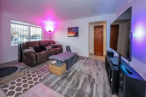 Living area - Cozy Smart Home!
(Tucson)