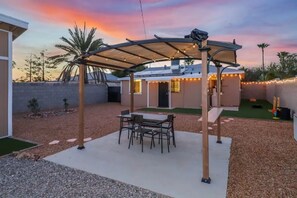Outdoor dining - Cozy Smart Home!
(Tucson)