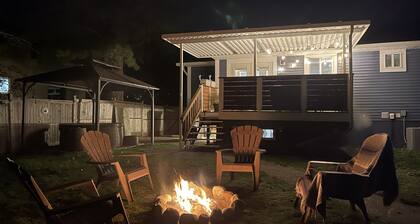 Cozy Private Suite with hot tub and fire-pit!