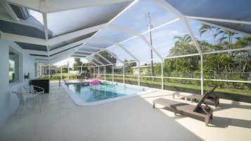 Piscine extérieure, piscine chauffée