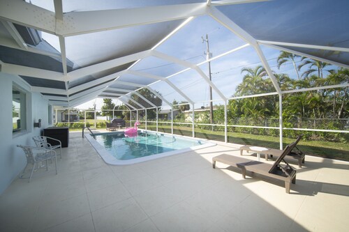 Heated Pool Hangout half mile from Downtown Cape Coral ---NEWLY RENOVATED---