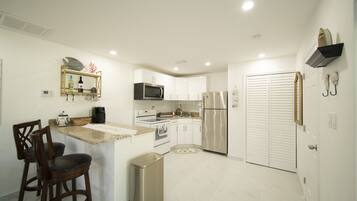 Coffee/tea maker, fridge, microwave, oven