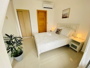 Blackout curtains, free WiFi, bed sheets - Boca del Mar Residence (Boca Chica)