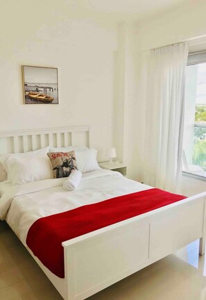 Blackout drapes, free WiFi, bed sheets - Boca del Mar Residence (Boca Chica)