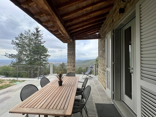 Villa in Cortona with 3 bedrooms sleeps 8
