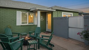 A house with a fire pit and outdoor seating. - Biltmore Boho Bungalow w/Heated Pool, Fenced Yard, AC, W/D, Fast Wifi, Smart TVs (Phoenix)