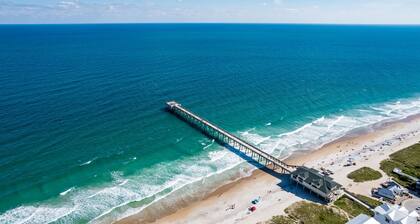 Coral House - Waterfront Beach Getaway, Stunning Sunsets, 9 min walk to beach!