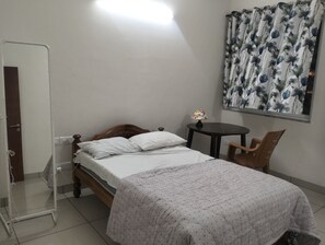 2 bedrooms, WiFi, bed sheets - WELL COMMUNICATED TRANSACTION ,DINE SHOPPING MALLS (Bengaluru)