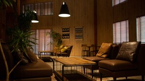 Interior - Comoriver (Tokigawa)