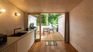 Mini-fridge, stovetop - Comoriver (Tokigawa)