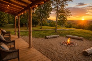 Property grounds - Lil Cabin with Smoky Mountain Views close to hiking & short drive to Gatlinburg (Cosby)