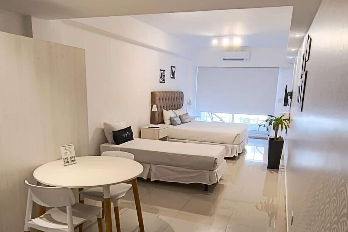 Studio (821) | Individually decorated, individually furnished, laptop workspace