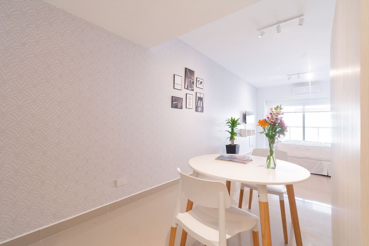 Studio (822) | Individually decorated, individually furnished, laptop workspace