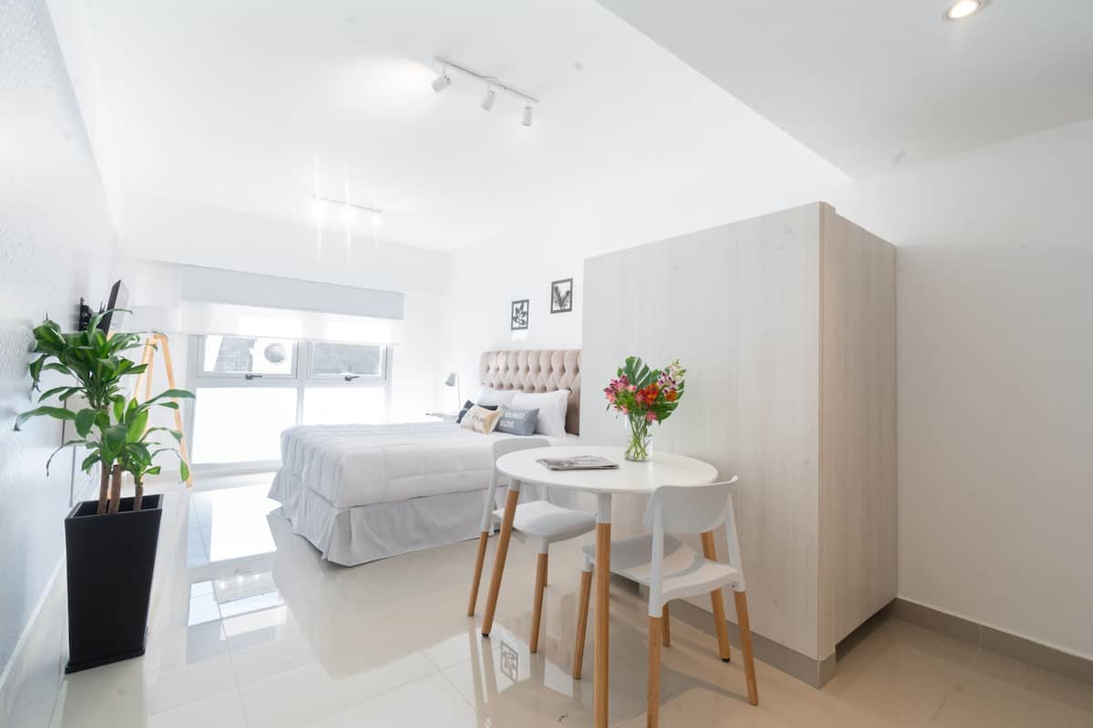 Studio (834) | Individually decorated, individually furnished, laptop workspace