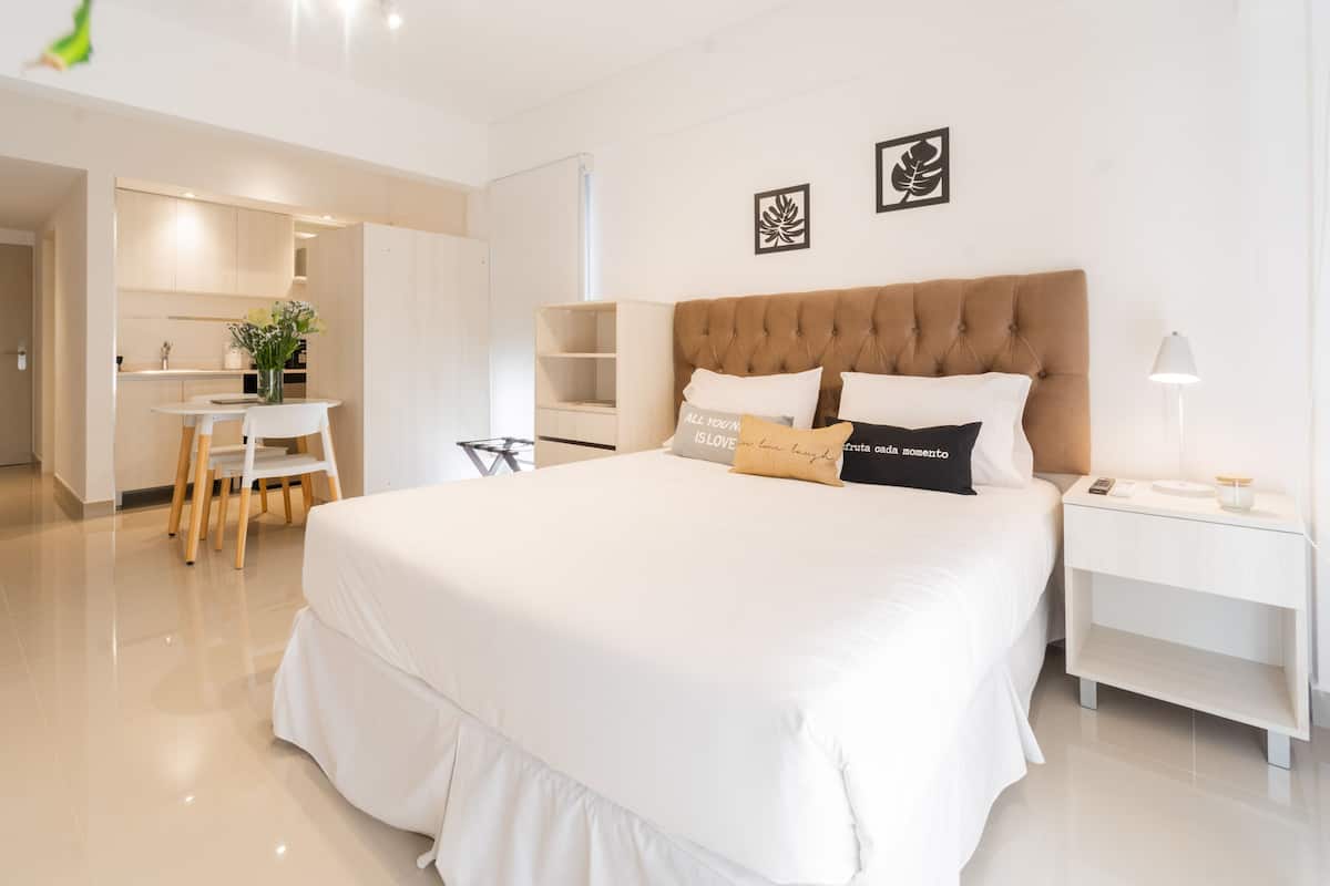 Studio (736) | Individually decorated, individually furnished, laptop workspace