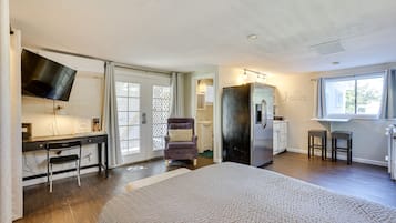 Desk, iron/ironing board, internet, bed sheets
