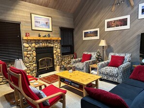 Una Smart TV, una chimenea