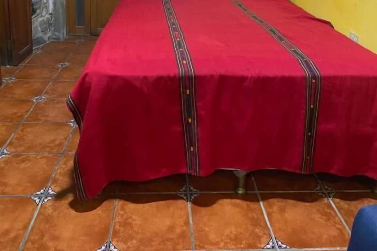 Quarto básico | Wi-Fi de cortesia, roupa de cama