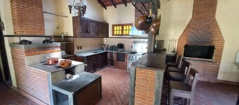 Acomodações Aconchegantes, Salão Gourmet, Piscina, Muito Verde e Tranquilidade