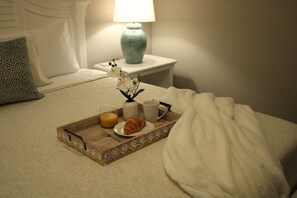 4 bedrooms, desk, iron/ironing board, travel crib