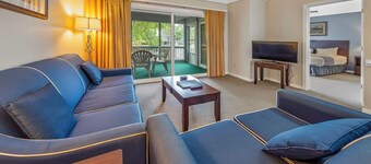 Family-Friendly Lake Condo with Jacuzzi & Resort Fun