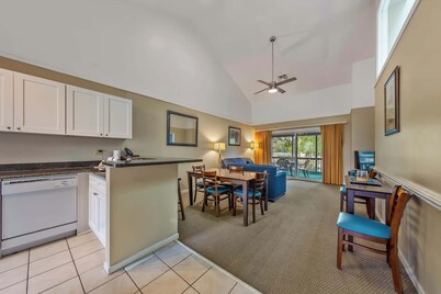 Family-Friendly Lake Condo with Jacuzzi & Resort Fun