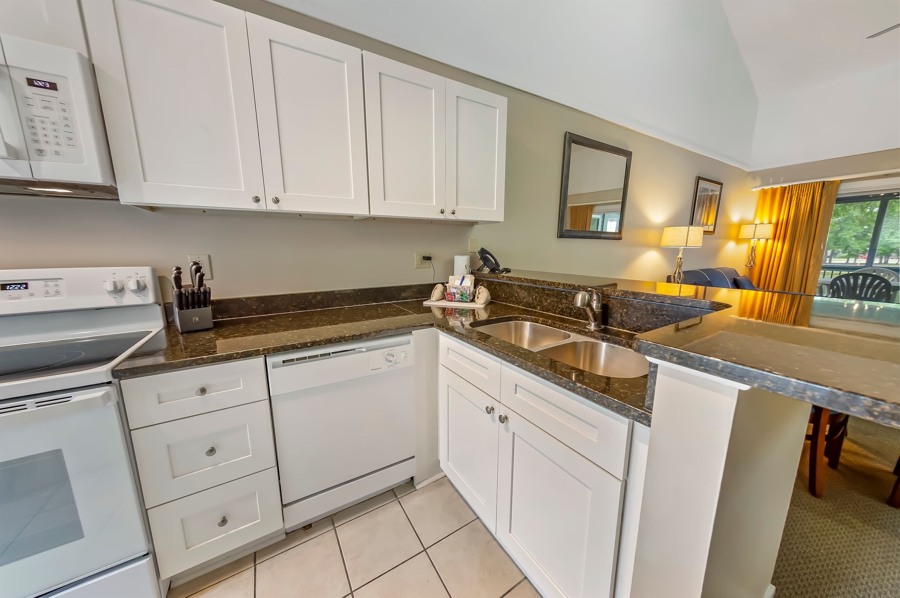 Four à micro-ondes, lave-vaisselle