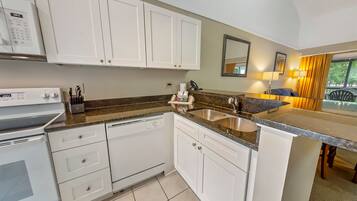 Four à micro-ondes, lave-vaisselle