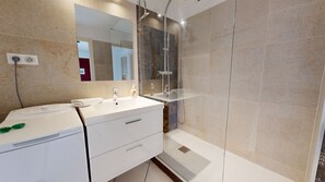 Shower, hair dryer, towels - Elegance, appartement 6 pers.+ parking (Colmar)
