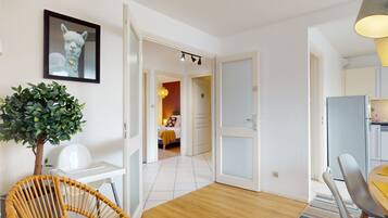 2 bedrooms, iron/ironing board, free WiFi, bed sheets