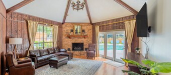 Lrge Golden Isles Home-Huge Pool, Hot Tub, Game Rm