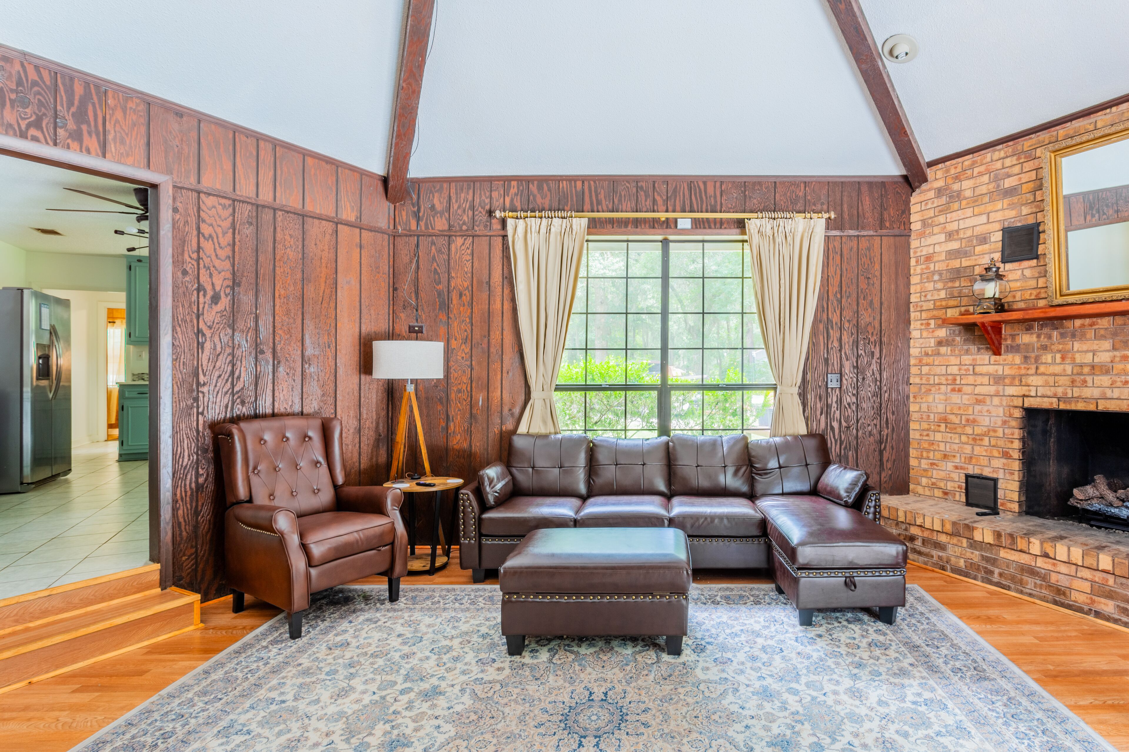 Una Smart TV, una chimenea