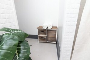 Interior - The Green Ashland-4BR,2BTH minutes from the Falls (Niagara Falls)