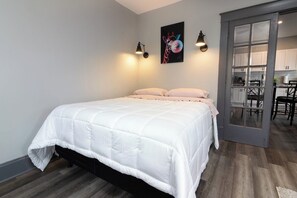 4 bedrooms, iron/ironing board, travel cot, WiFi - The Green Ashland-4BR,2BTH minutes from the Falls (Niagara Falls)