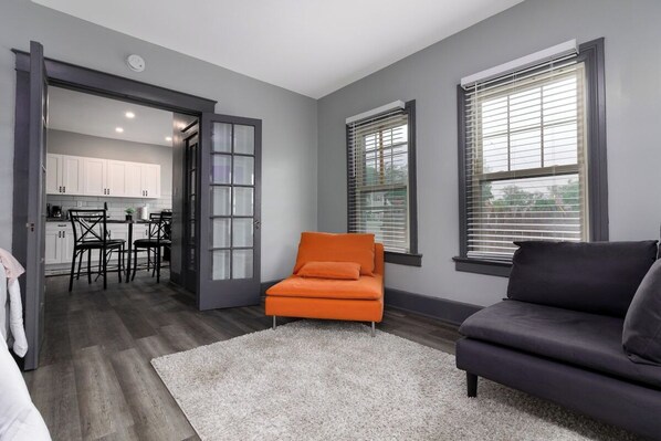 TV, offices - The Green Ashland-4BR,2BTH minutes from the Falls (Niagara Falls)