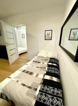 1 bedroom, desk, soundproofing, WiFi