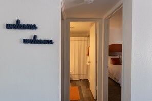2 chambres, fer et planche à repasser, Wi-Fi, draps fournis