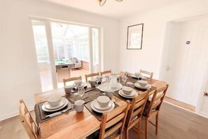 Dining - Luxurious Jacuzzi Retreat With Entertainment (Minster on Sea)