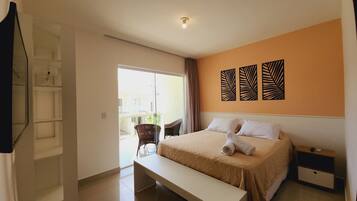 3 kamar tidur, tirai kedap cahaya, dan setrika/meja setrika